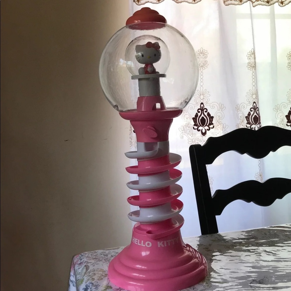 ON HOLD! Hello kitty gumball dispenser